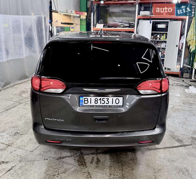 Минивэн Chrysler Pacifica 2017 в Киеве фото 9 Минивэн Chrysler Pacifica 2017 в Киеве