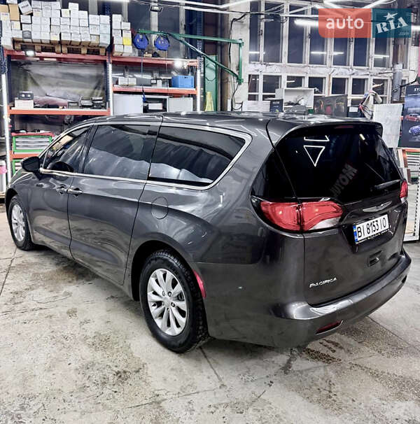 Минивэн Chrysler Pacifica 2017 в Киеве фото 11 Минивэн Chrysler Pacifica 2017 в Киеве