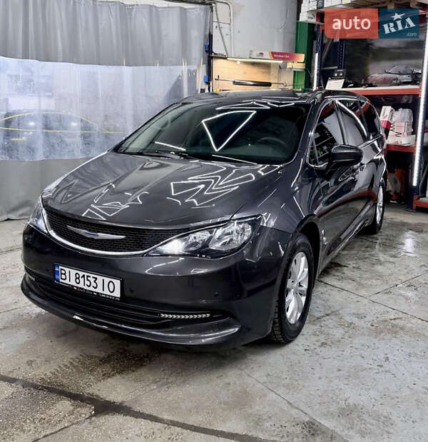 Минивэн Chrysler Pacifica 2017 в Киеве фото 6 Минивэн Chrysler Pacifica 2017 в Киеве