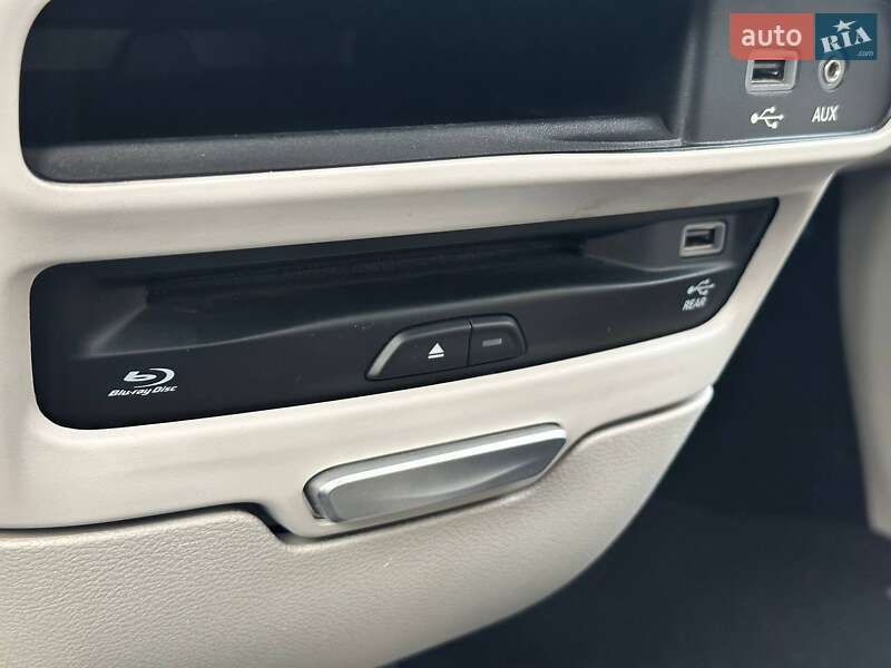 Мінівен Chrysler Pacifica 2017 в Києві