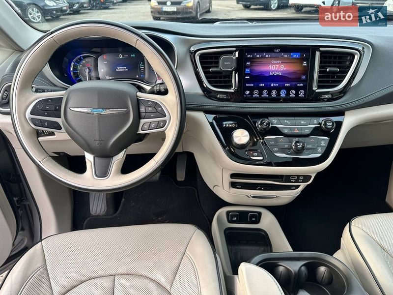 Мінівен Chrysler Pacifica 2017 в Києві