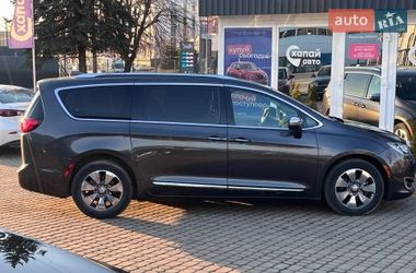 Мінівен Chrysler Pacifica 2018 в Львові