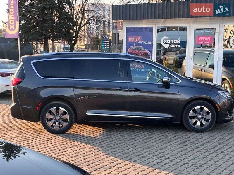 Мінівен Chrysler Pacifica 2018 в Львові