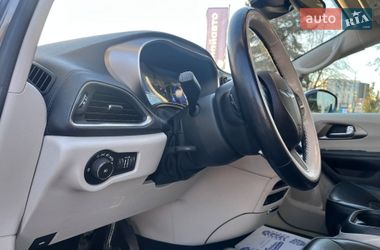 Мінівен Chrysler Pacifica 2018 в Львові