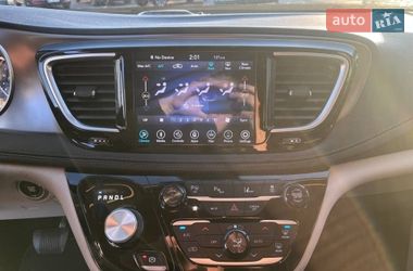 Мінівен Chrysler Pacifica 2018 в Львові