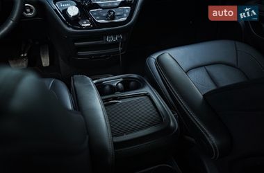 Мінівен Chrysler Pacifica 2021 в Харкові