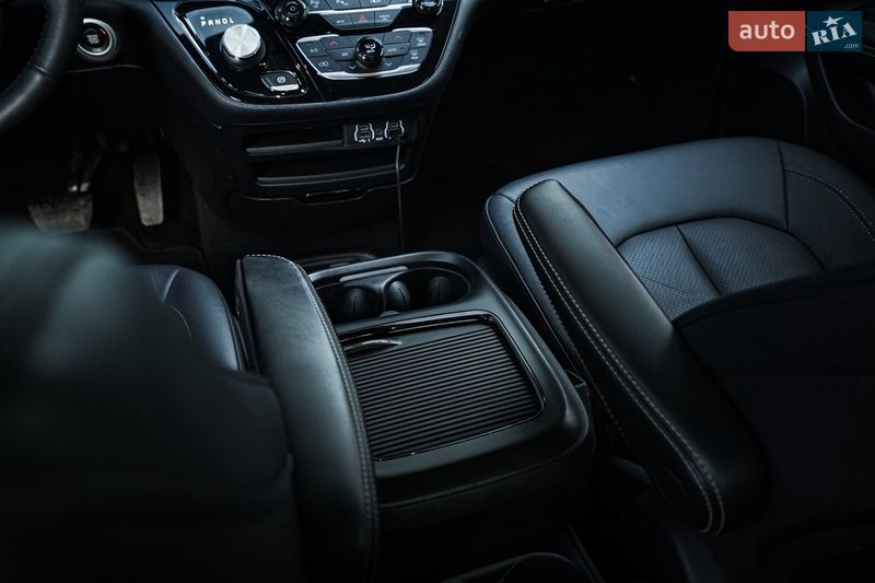Мінівен Chrysler Pacifica 2021 в Харкові