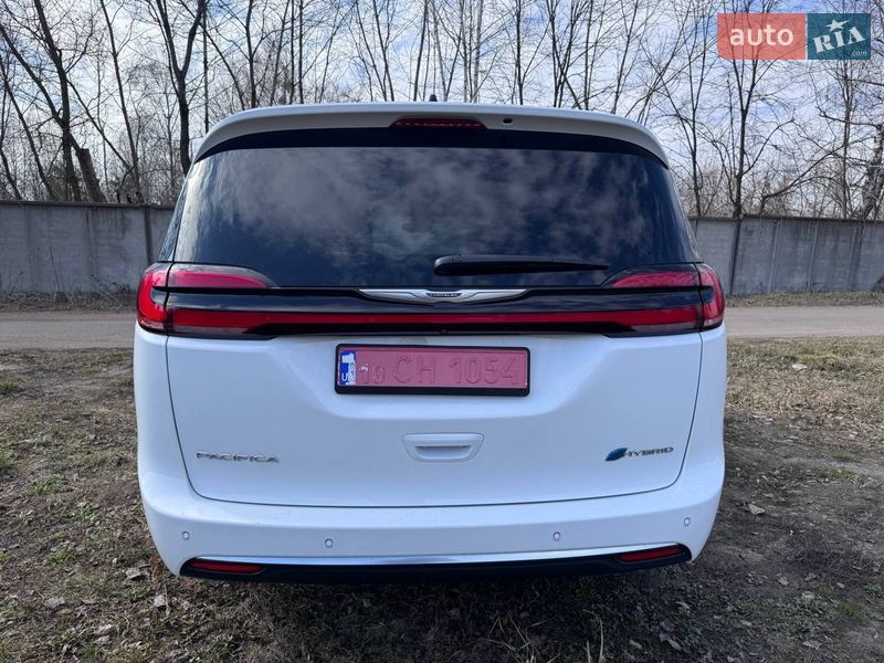 Минивэн Chrysler Pacifica 2023 в Киеве