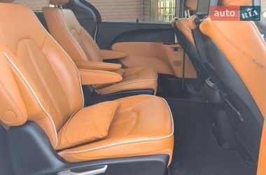 Минивэн Chrysler Pacifica 2023 в Киеве
