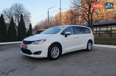 Минивэн Chrysler Pacifica 2020 в Киеве Минивэн Chrysler Pacifica 2020 в Киеве