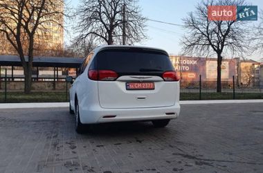Минивэн Chrysler Pacifica 2020 в Киеве