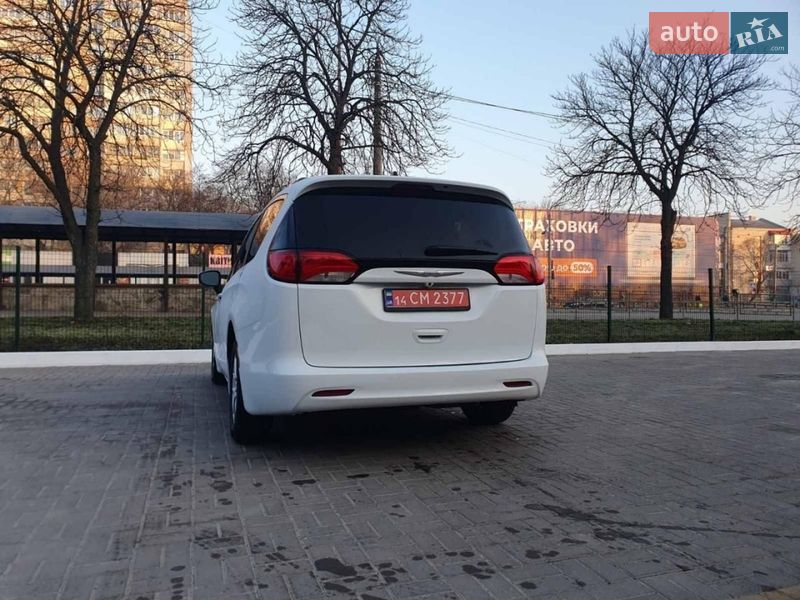 Минивэн Chrysler Pacifica 2020 в Киеве