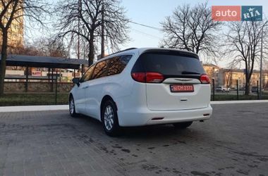 Минивэн Chrysler Pacifica 2020 в Киеве
