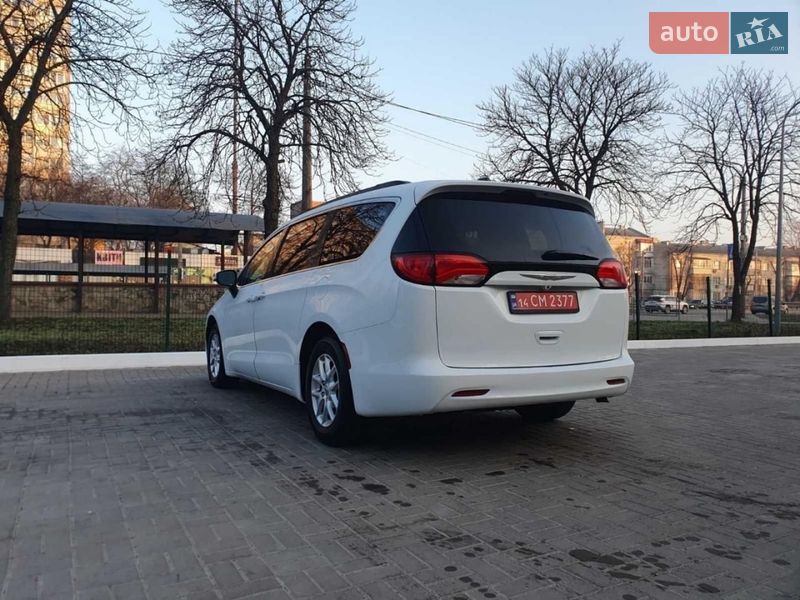 Минивэн Chrysler Pacifica 2020 в Киеве