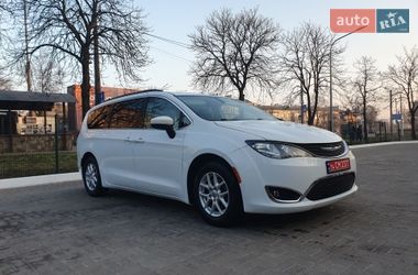 Минивэн Chrysler Pacifica 2020 в Киеве