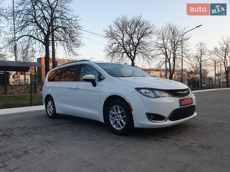 Минивэн Chrysler Pacifica 2020 в Киеве