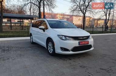 Минивэн Chrysler Pacifica 2020 в Киеве