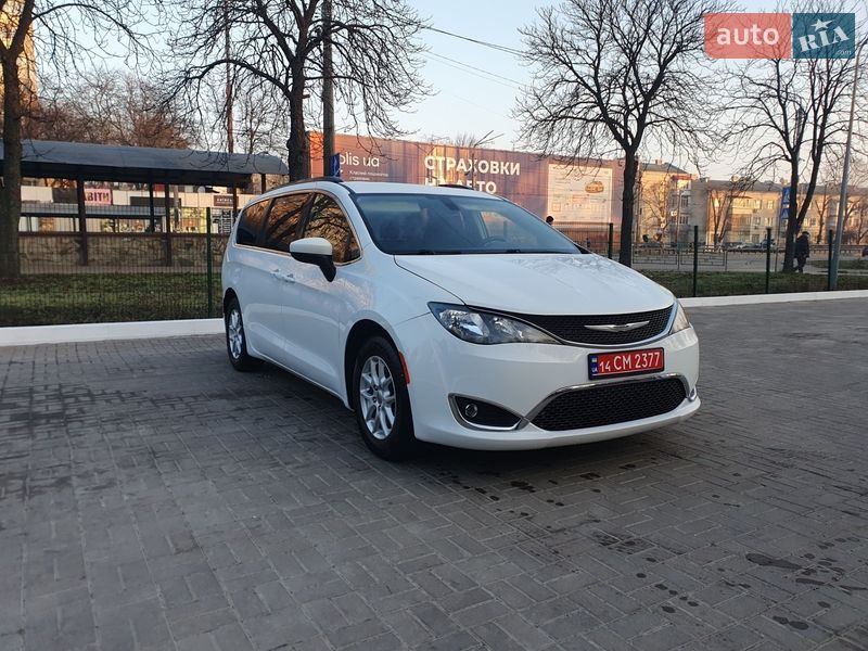 Минивэн Chrysler Pacifica 2020 в Киеве