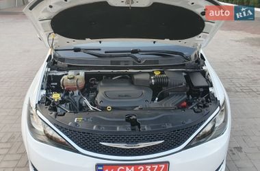 Минивэн Chrysler Pacifica 2020 в Киеве