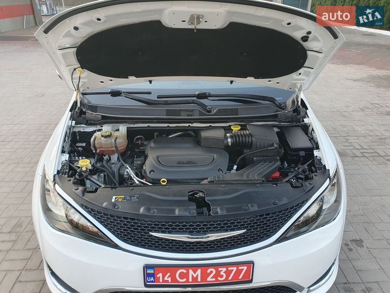Минивэн Chrysler Pacifica 2020 в Киеве