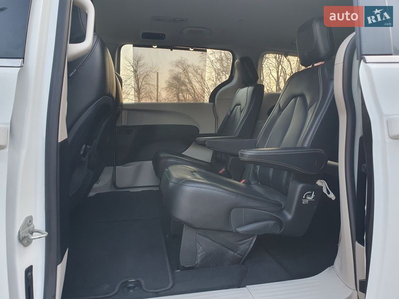 Минивэн Chrysler Pacifica 2020 в Киеве