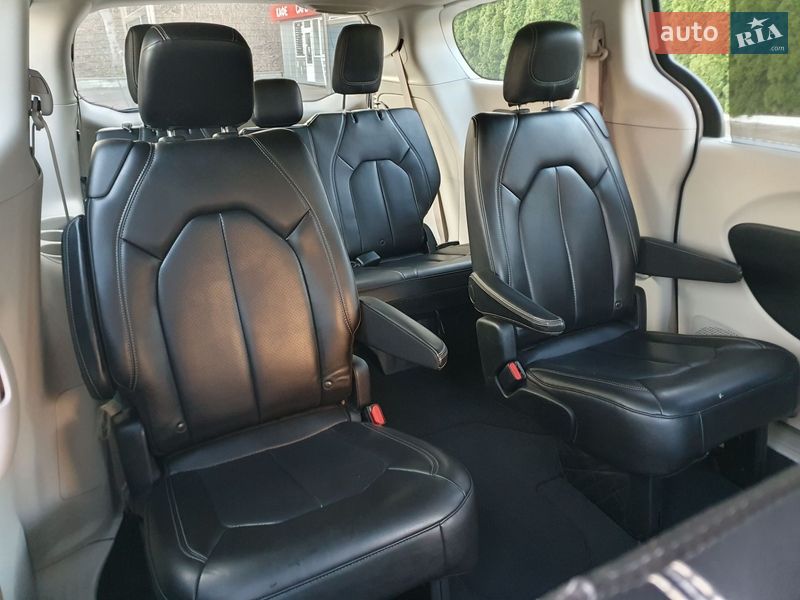 Минивэн Chrysler Pacifica 2020 в Киеве