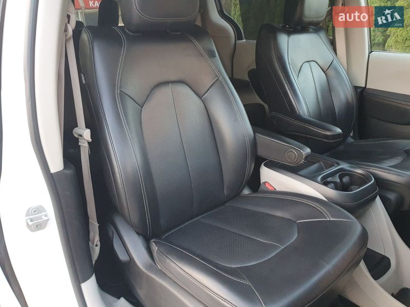 Минивэн Chrysler Pacifica 2020 в Киеве