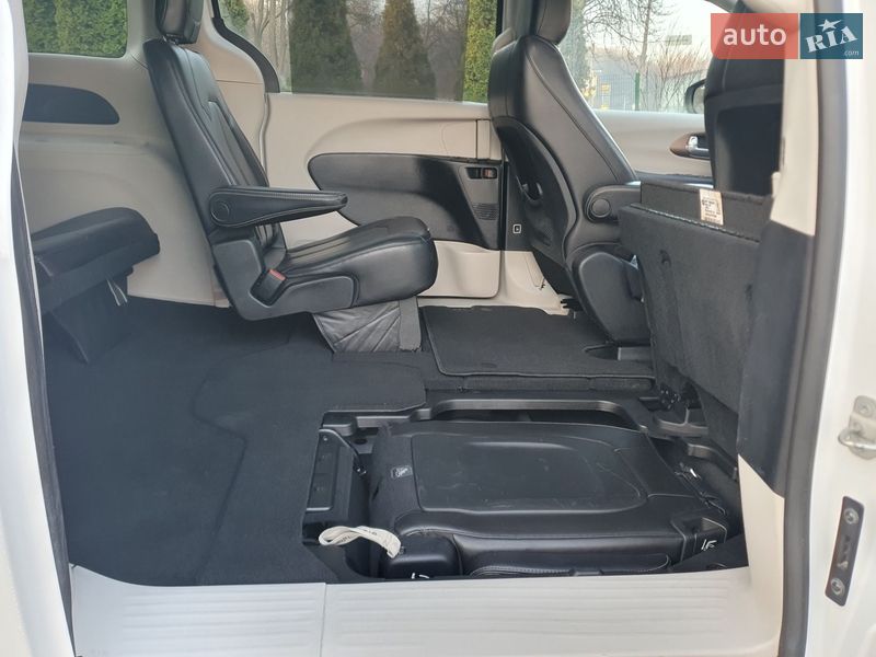 Минивэн Chrysler Pacifica 2020 в Киеве