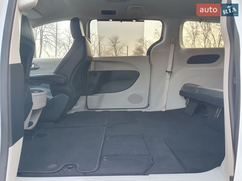 Минивэн Chrysler Pacifica 2020 в Киеве
