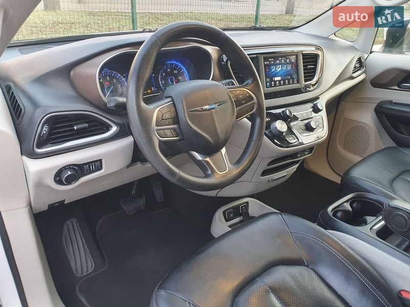 Минивэн Chrysler Pacifica 2020 в Киеве