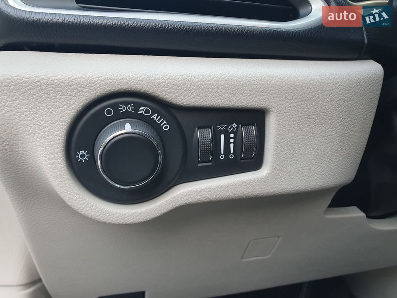 Минивэн Chrysler Pacifica 2020 в Киеве