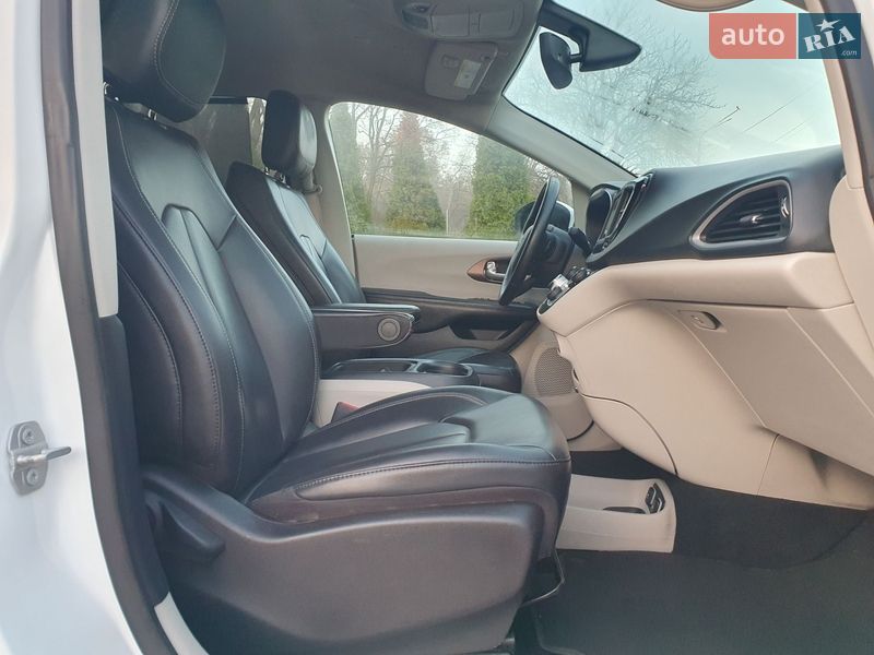 Минивэн Chrysler Pacifica 2020 в Киеве