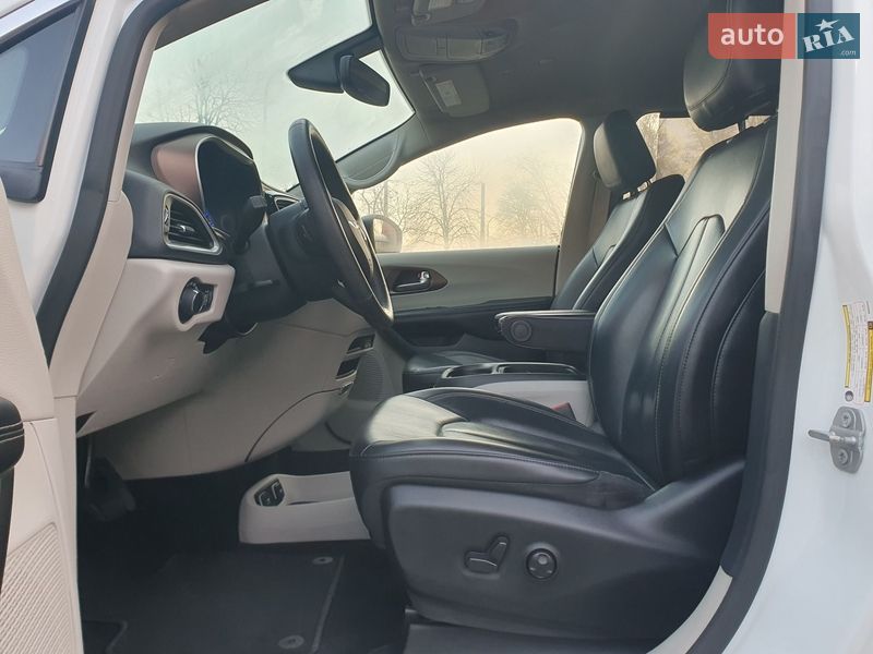 Минивэн Chrysler Pacifica 2020 в Киеве