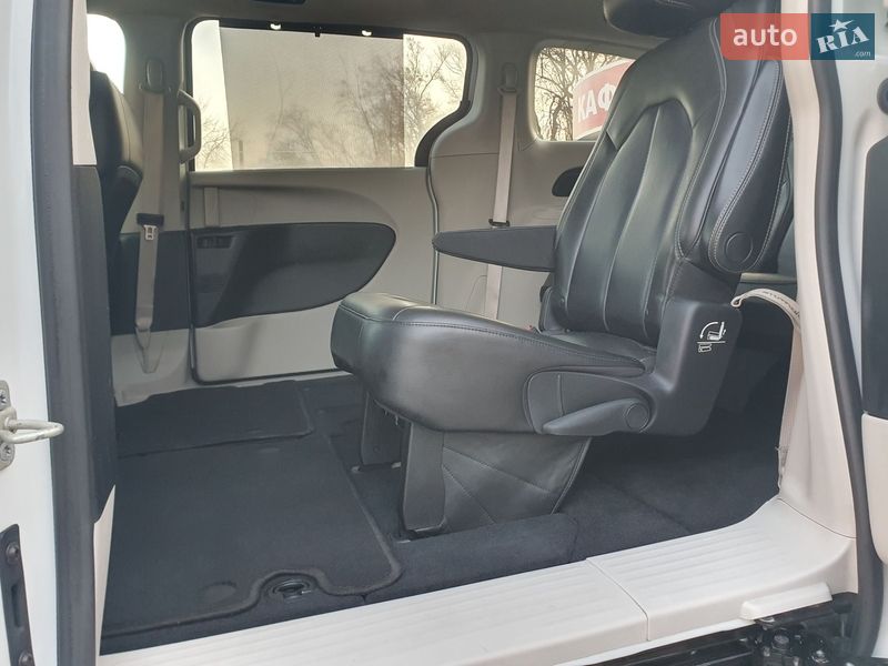 Минивэн Chrysler Pacifica 2020 в Киеве
