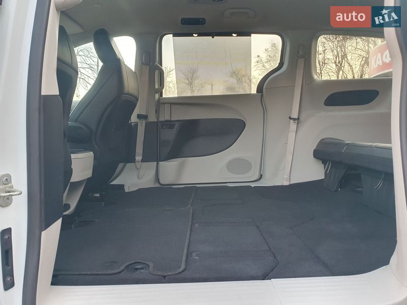 Минивэн Chrysler Pacifica 2020 в Киеве