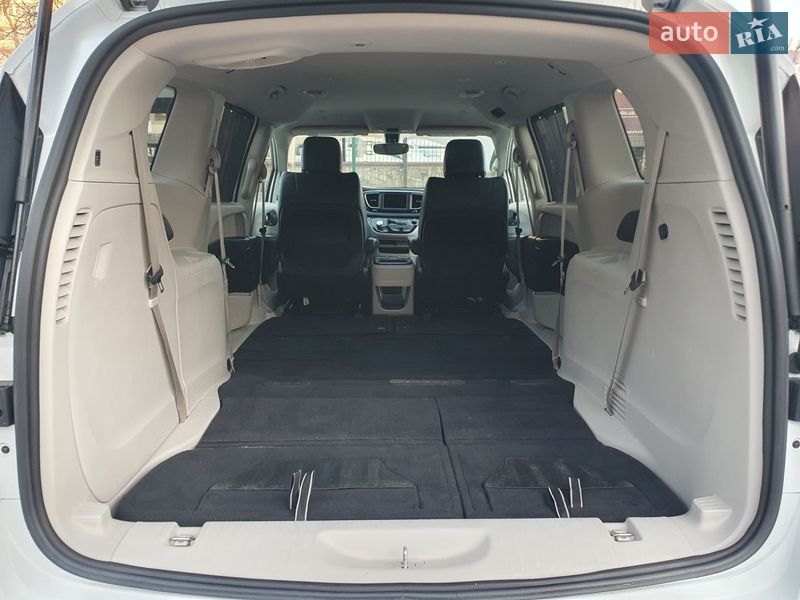 Минивэн Chrysler Pacifica 2020 в Киеве