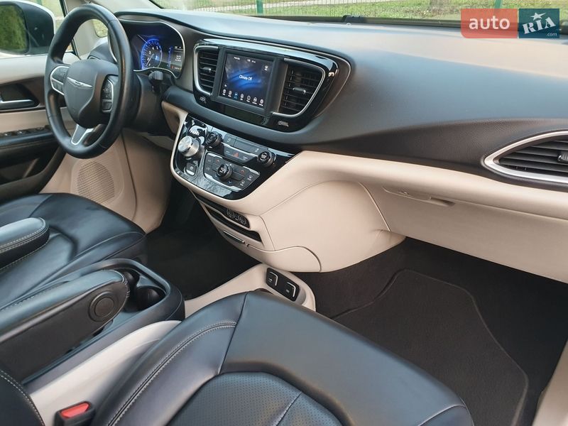 Минивэн Chrysler Pacifica 2020 в Киеве