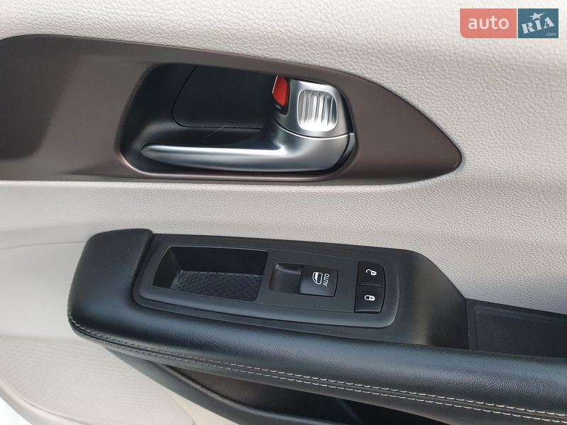 Минивэн Chrysler Pacifica 2020 в Киеве