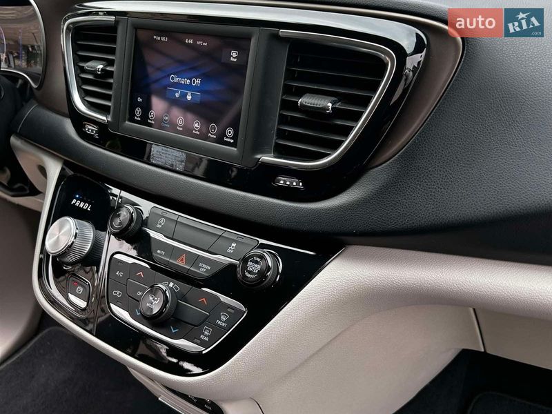 Мінівен Chrysler Pacifica 2019 в Одесі