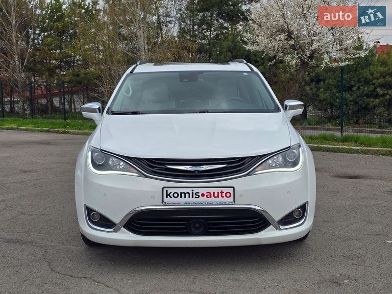 Минивэн Chrysler Pacifica 2017 в Хмельницком