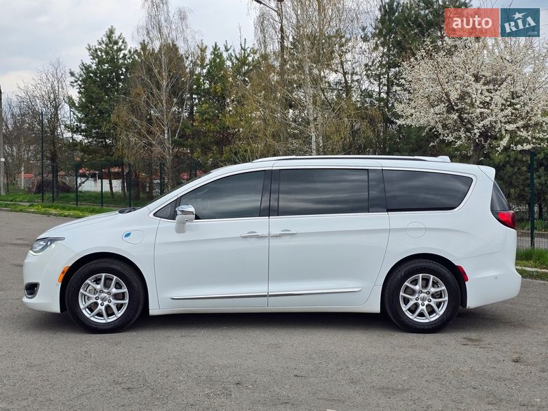 Минивэн Chrysler Pacifica 2017 в Хмельницком