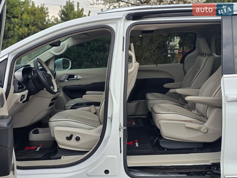 Минивэн Chrysler Pacifica 2017 в Хмельницком