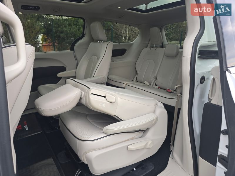 Минивэн Chrysler Pacifica 2017 в Хмельницком