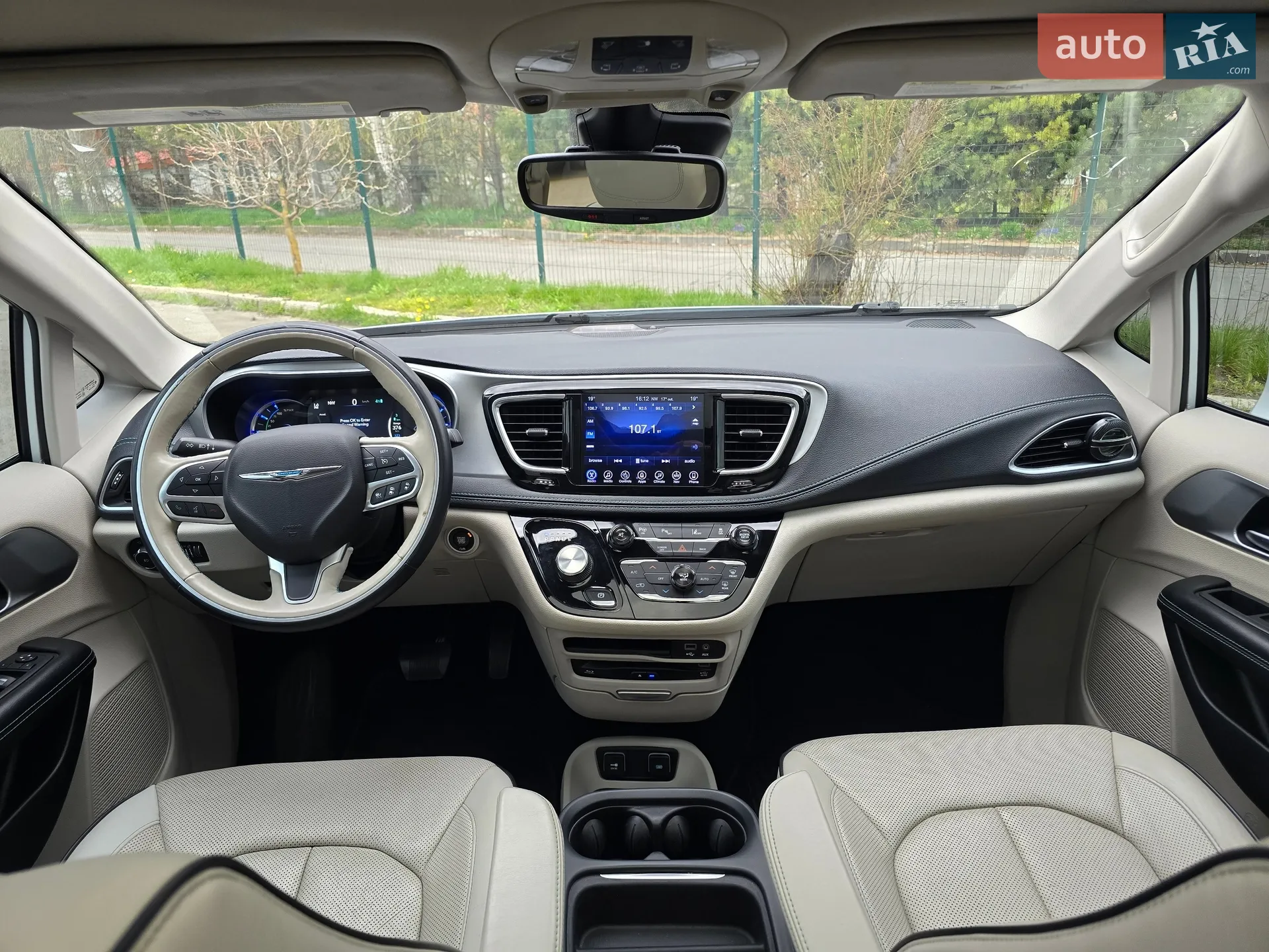 2017 Chrysler Pacifica - мініатюра 2