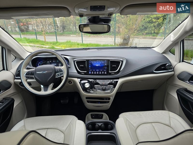 Минивэн Chrysler Pacifica 2017 в Хмельницком