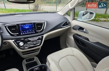 Минивэн Chrysler Pacifica 2017 в Хмельницком