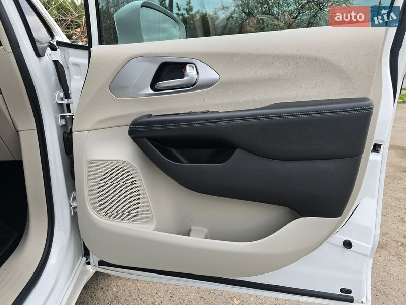 Минивэн Chrysler Pacifica 2017 в Хмельницком