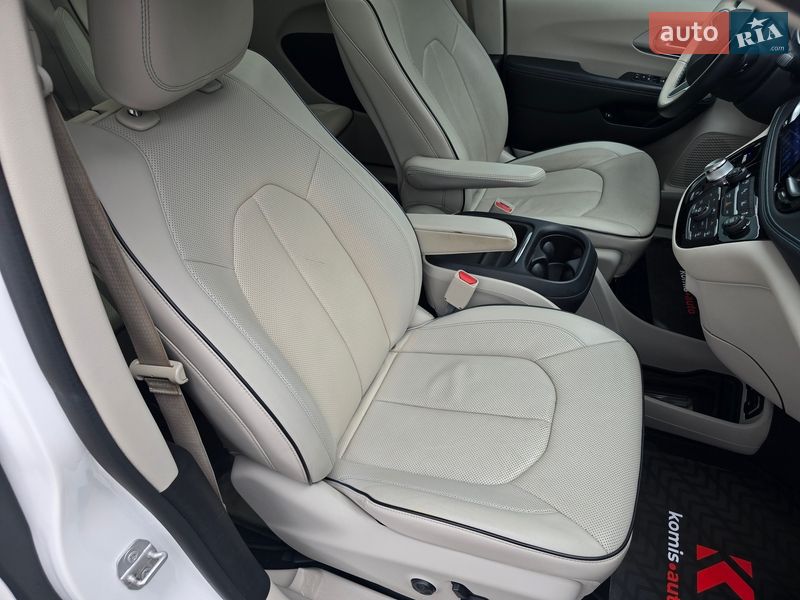 Минивэн Chrysler Pacifica 2017 в Хмельницком