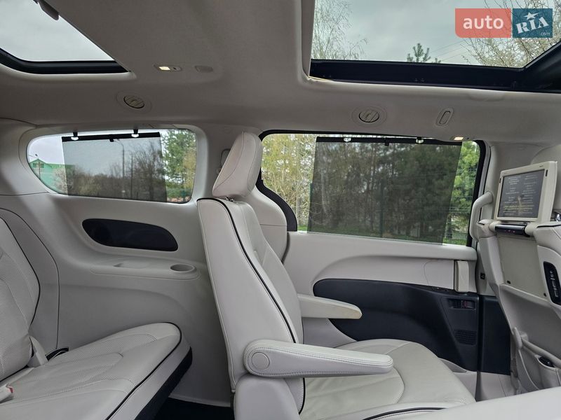 Минивэн Chrysler Pacifica 2017 в Хмельницком