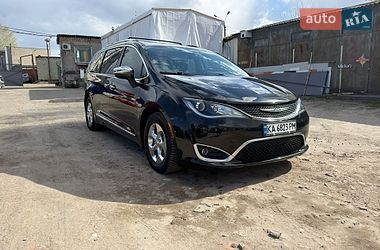 Минивэн Chrysler Pacifica 2018 в Киеве